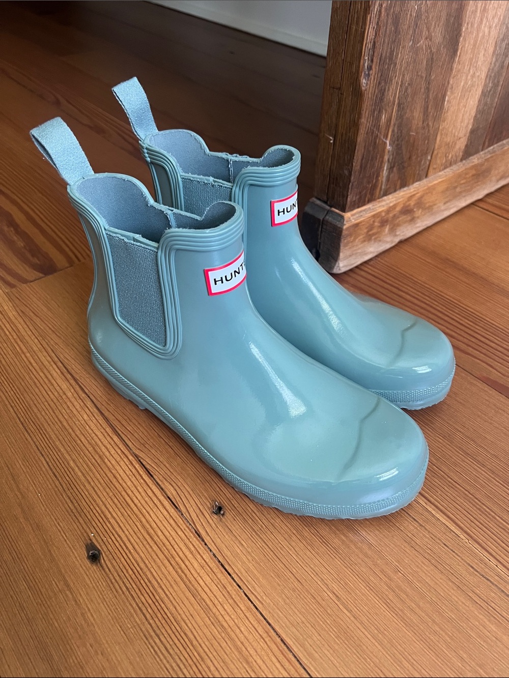 Women’s Hunter original Chelsea Rain Boots size 8